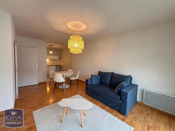 Appartement à louer 2 pièces 46.93m² Lons (64140)