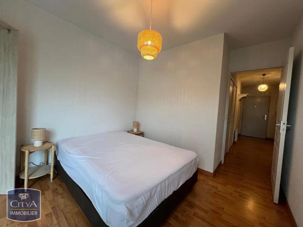 Appartement à louer 2 pièces 46.93m² Lons (64140)
