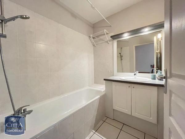 Appartement à louer 2 pièces 46.93m² Lons (64140)