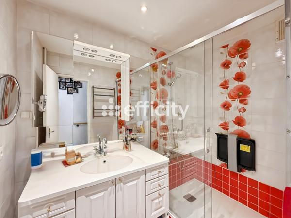Appartement
         3 pièces
        - 70 m² Exclusivité 550 000 € *