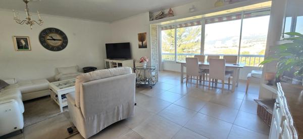 Dpt Var (83), à vendre TOULON SERINETTE appartement T4 + grand rez de jardin.