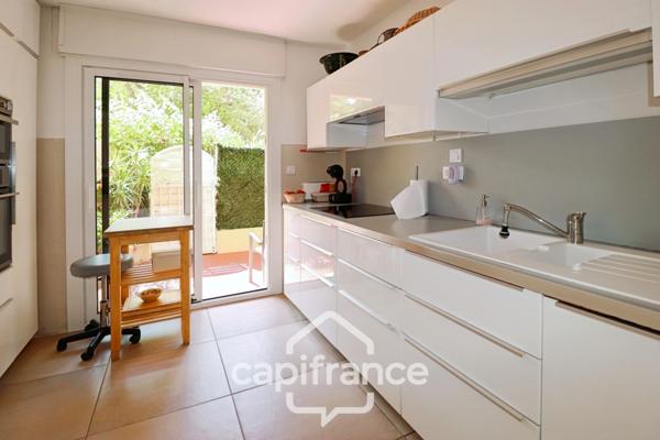Dpt Var (83), à vendre TOULON SERINETTE appartement T4 + grand rez de jardin.