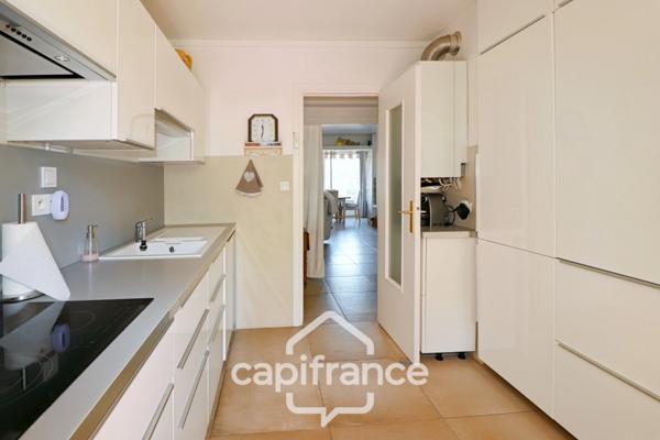 Dpt Var (83), à vendre TOULON SERINETTE appartement T4 + grand rez de jardin.