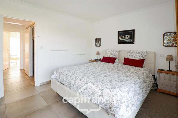 Dpt Var (83), à vendre TOULON SERINETTE appartement T4 + grand rez de jardin.