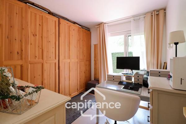Dpt Var (83), à vendre TOULON SERINETTE appartement T4 + grand rez de jardin.