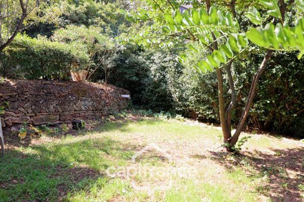 Dpt Var (83), à vendre TOULON SERINETTE appartement T4 + grand rez de jardin.