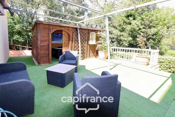 Dpt Var (83), à vendre TOULON SERINETTE appartement T4 + grand rez de jardin.