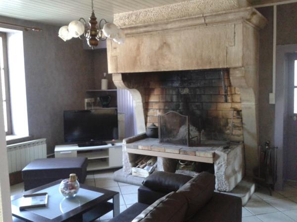 Une maison à usage d'habitation (ancienne ferme), avec aisances et dépendances,