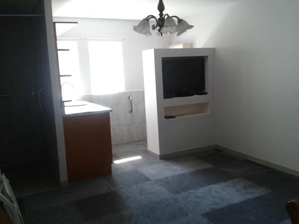 Une maison à usage d'habitation (ancienne ferme), avec aisances et dépendances,