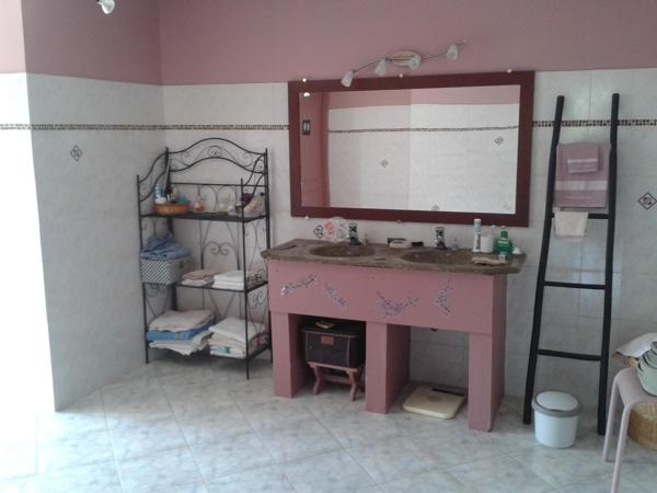 Une maison à usage d'habitation (ancienne ferme), avec aisances et dépendances,