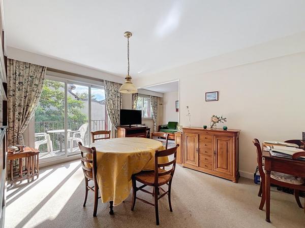 CENTRE-VILLE, UN APPARTEMENT DE 3 PIÈCES D'ENVIRON 67 M²,AVEC UN GRAND BALCON PLEIN SUD!