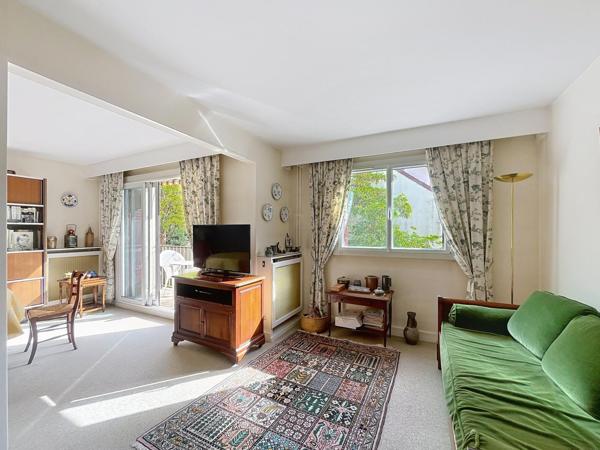 CENTRE-VILLE, UN APPARTEMENT DE 3 PIÈCES D'ENVIRON 67 M²,AVEC UN GRAND BALCON PLEIN SUD!