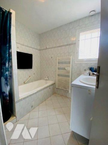 Maison à Vendre à Perros-Guirec (22700) en Côtes-d'Armor (22) de 114 m² habitables sur un terra...