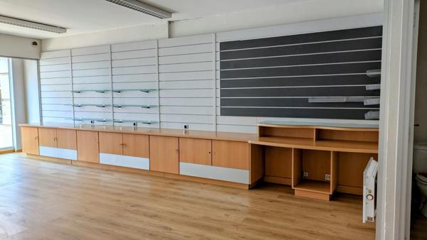 Immeuble centre ville - 2 cellules commerciales + 1 appartement