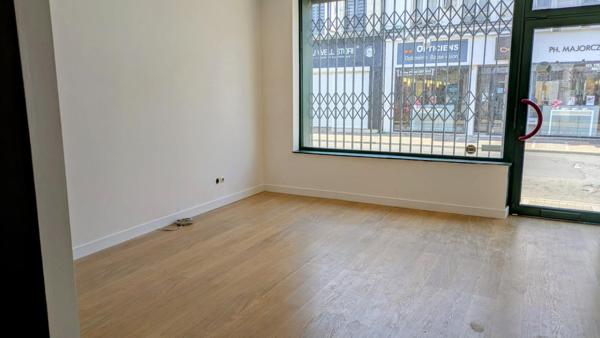 Immeuble centre ville - 2 cellules commerciales + 1 appartement