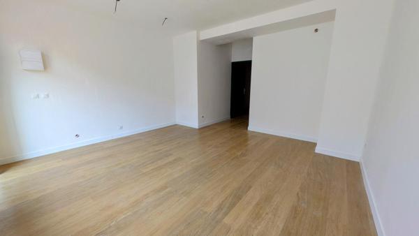 Immeuble centre ville - 2 cellules commerciales + 1 appartement