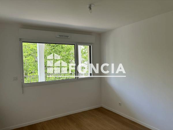 Location Appartement 2 pièces 48.07 m² - 11 AVENUE CHANOINE CARLOTTI Tours 37200