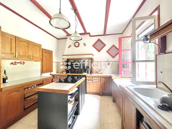 Maison
         10 pièces
        - 400 m² Bien prestige 520 000 € *