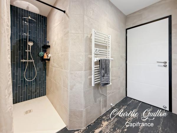 Maison contemporaine 105 m² – Plain-pied – 3 chambres – Garage – Loyat (bourg)