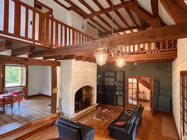 Grande maison lotoise 6 chambres avec pigeonnier, proche de Gourdon