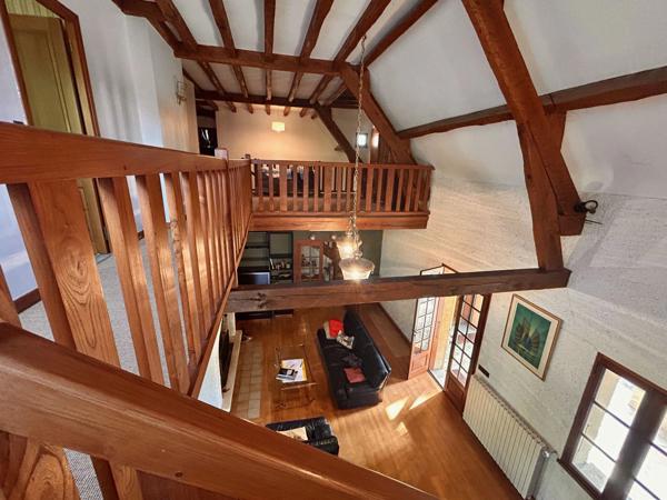 Grande maison lotoise 6 chambres avec pigeonnier, proche de Gourdon