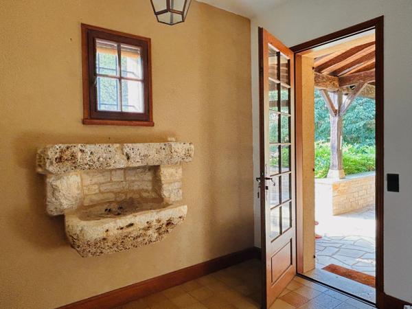 Grande maison lotoise 6 chambres avec pigeonnier, proche de Gourdon