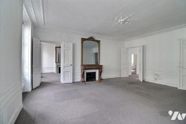 OPERA - Bureaux avec commercialité