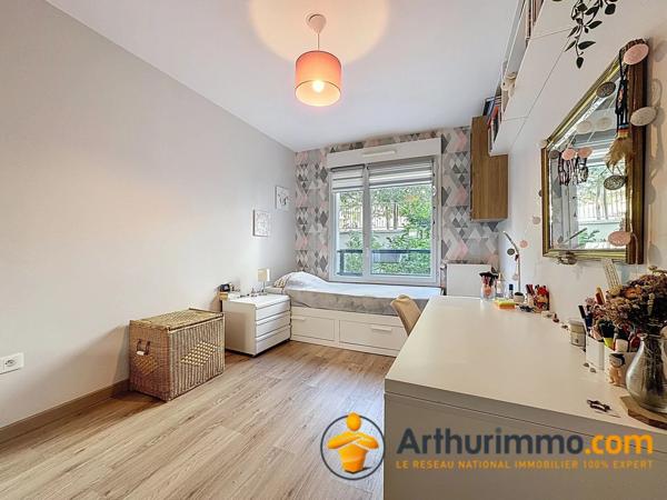 Location                                                      Appartement
                        
                     4 pièces                      84 m2                     à Nanterre