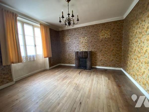 Secteur Saint-Michel - Idéalement située dans une petite rue résidentielle du centre-ville, cet...