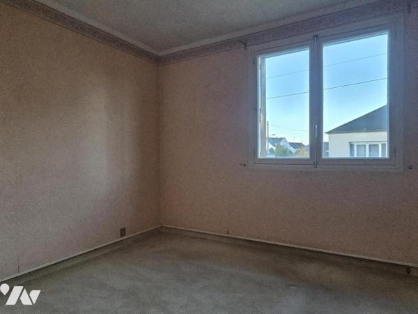 Maison avec sous-sol, 111m² habitables, trois chambres, terrain de 562m²