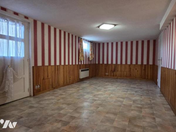 Maison avec sous-sol, 111m² habitables, trois chambres, terrain de 562m²