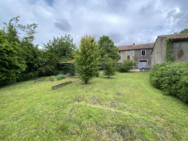 Maison de village rénovée avec fort potentiel d’investissement.