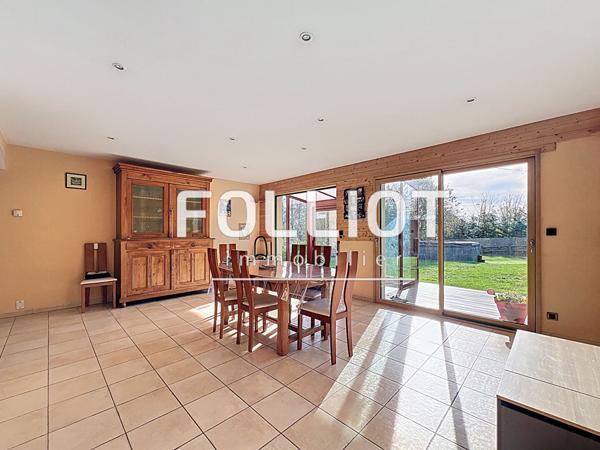 Maison spacieuse à vendre à Avranches - 5 chambres, jardin de 900 m² !