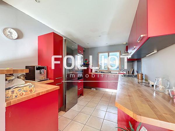 Maison spacieuse à vendre à Avranches - 5 chambres, jardin de 900 m² !