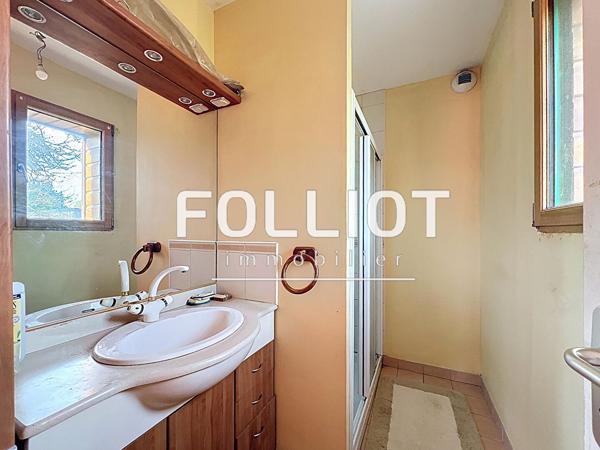 Maison spacieuse à vendre à Avranches - 5 chambres, jardin de 900 m² !