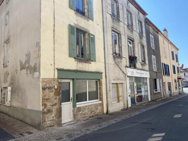 Maison de village au coeur du Dorat, très proche des commerces