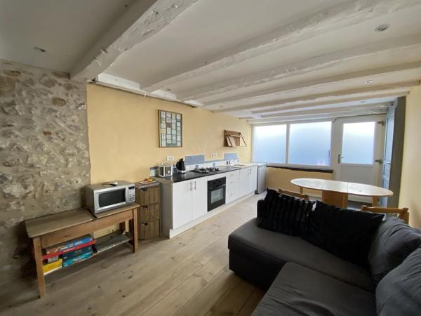 Maison de village au coeur du Dorat, très proche des commerces