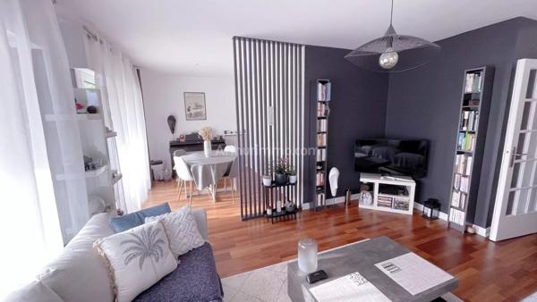 Vente                                                      Appartement
                        
                     4 pièces                      71 m2                     à Nogent-sur-Marne