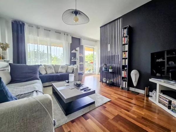 Vente                                                      Appartement
                        
                     4 pièces                      71 m2                     à Nogent-sur-Marne