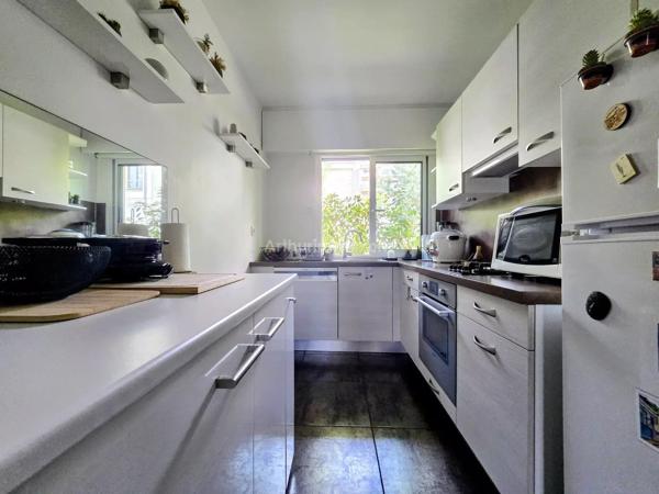 Vente                                                      Appartement
                        
                     4 pièces                      71 m2                     à Nogent-sur-Marne