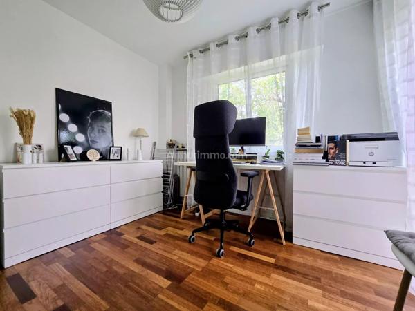 Vente                                                      Appartement
                        
                     4 pièces                      71 m2                     à Nogent-sur-Marne