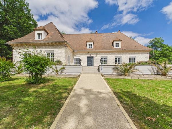 Superbe propriété avec piscine et vue dégagée