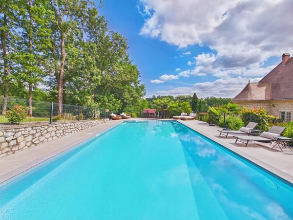 Superbe propriété avec piscine et vue dégagée