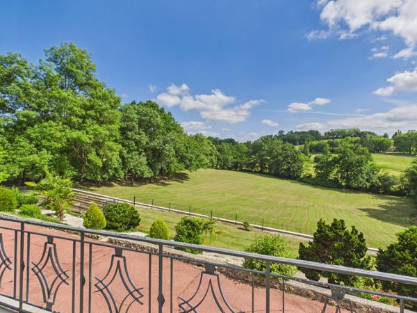 Superbe propriété avec piscine et vue dégagée