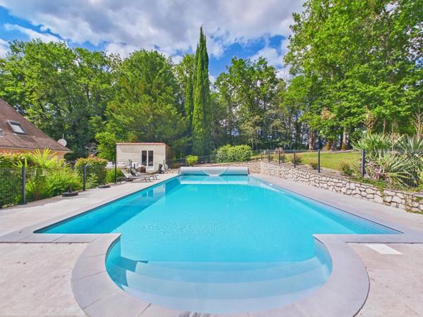 Superbe propriété avec piscine et vue dégagée