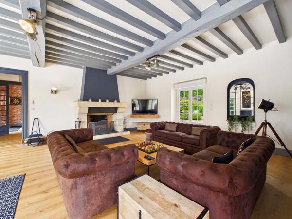Superbe propriété avec piscine et vue dégagée