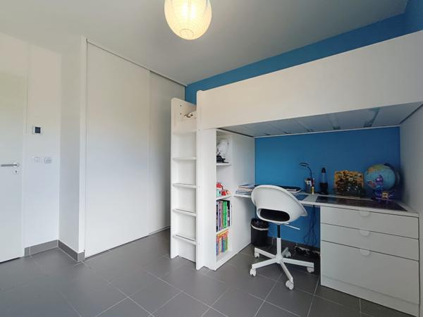 Mouans-Sartoux (06370) APPARTEMENT TRAVERSANT - DERNIER ETAGE + 2 BOX + TERRASSE