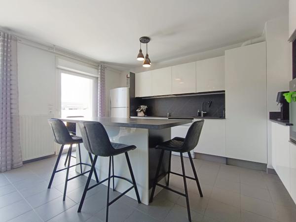 Mouans-Sartoux (06370) APPARTEMENT TRAVERSANT - DERNIER ETAGE + 2 BOX + TERRASSE