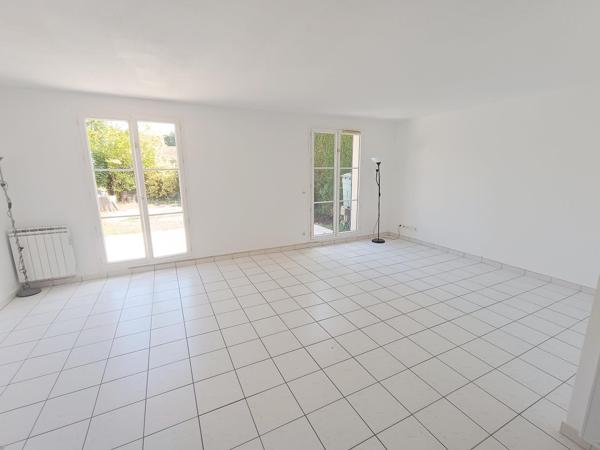 Dans petit lotissement, maison individuelle de 79 m² avec garage