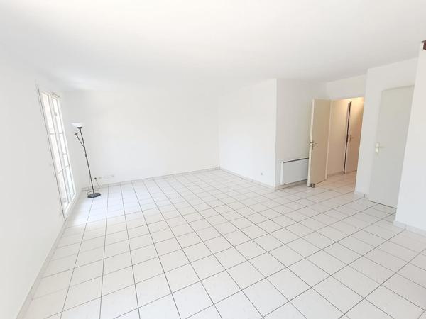 Dans petit lotissement, maison individuelle de 79 m² avec garage